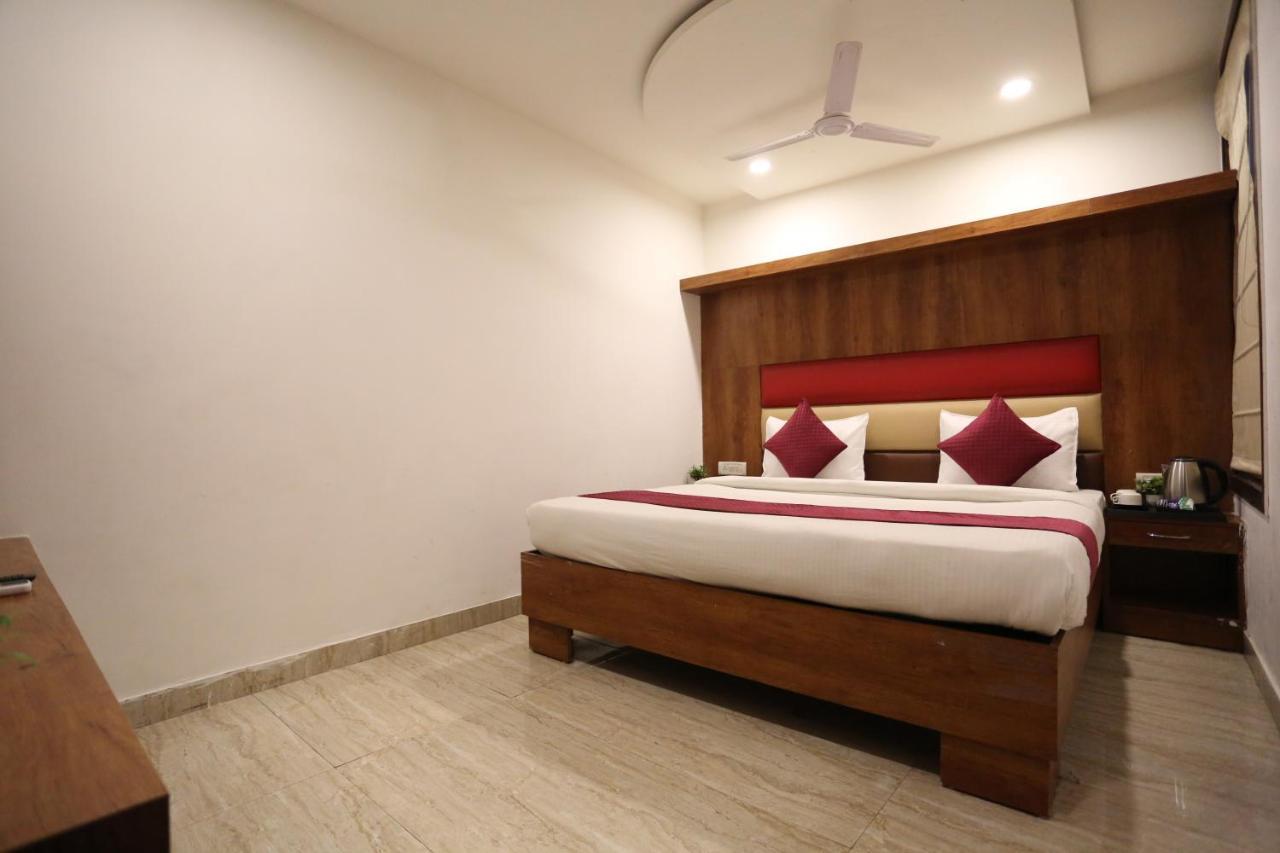 Hotel Sm Suits Near Delhi Airport-Unit By Grand Urban Luxury ニューデリー エクステリア 写真