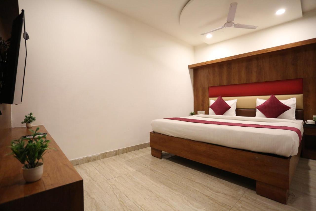 Hotel Sm Suits Near Delhi Airport-Unit By Grand Urban Luxury ニューデリー エクステリア 写真
