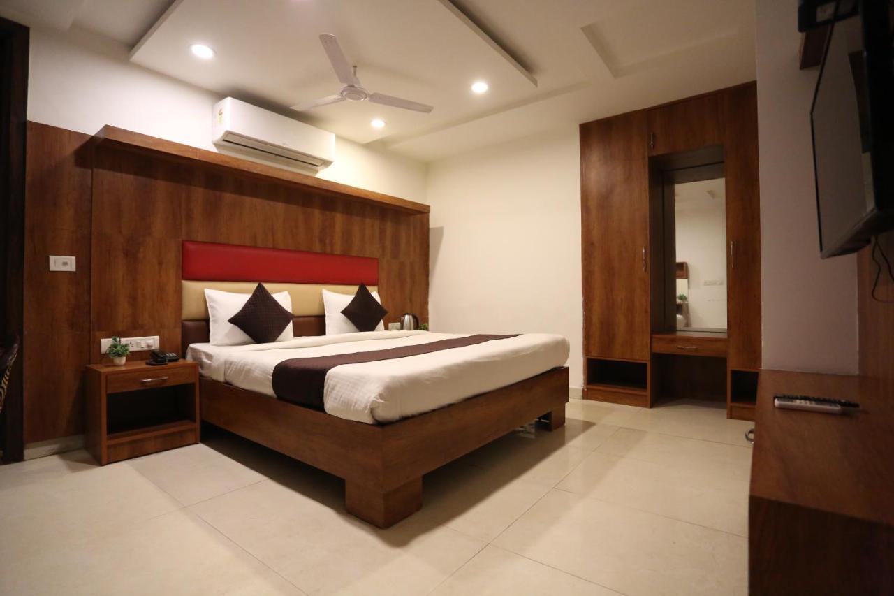 Hotel Sm Suits Near Delhi Airport-Unit By Grand Urban Luxury ニューデリー エクステリア 写真