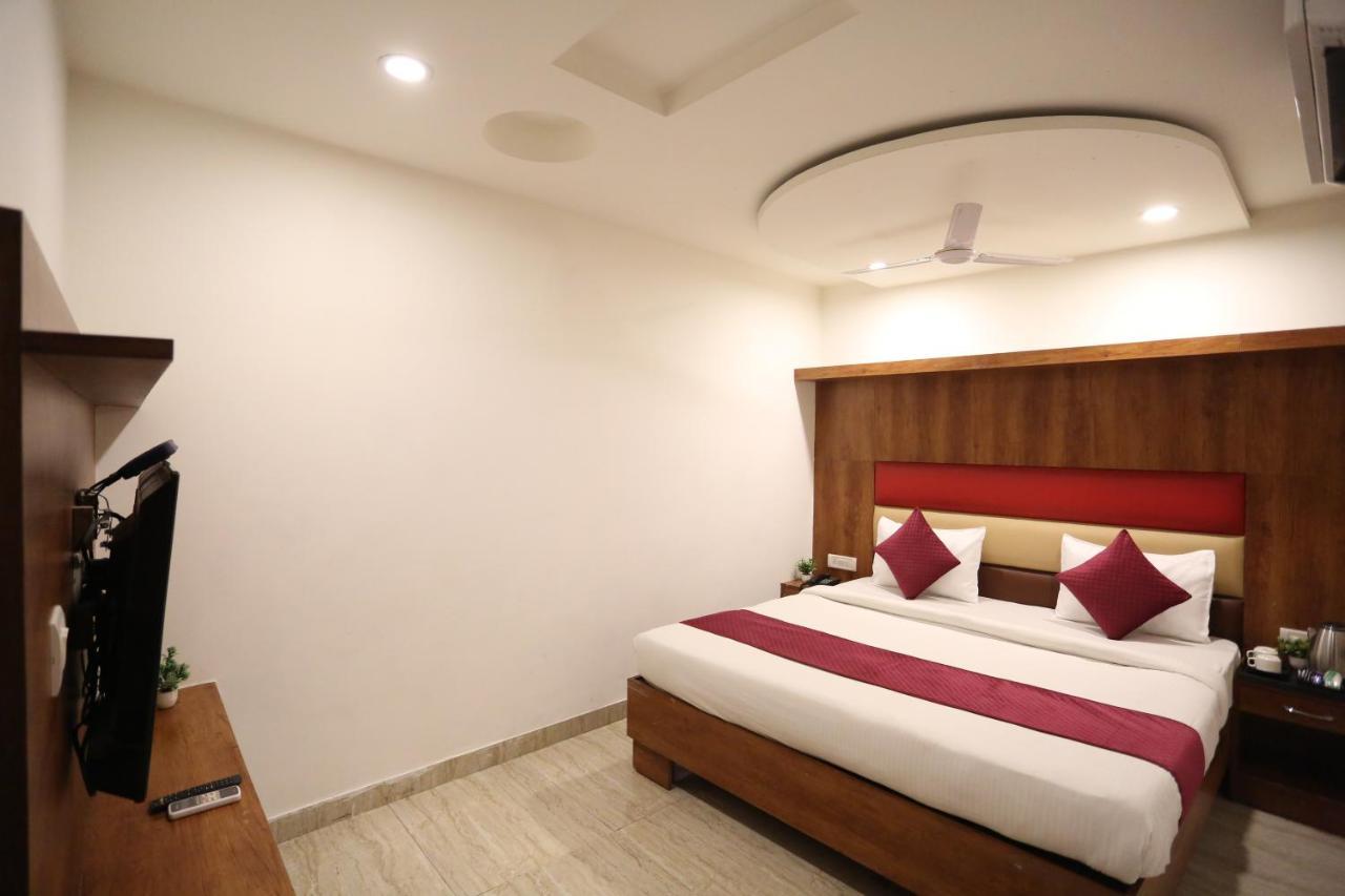 Hotel Sm Suits Near Delhi Airport-Unit By Grand Urban Luxury ニューデリー エクステリア 写真