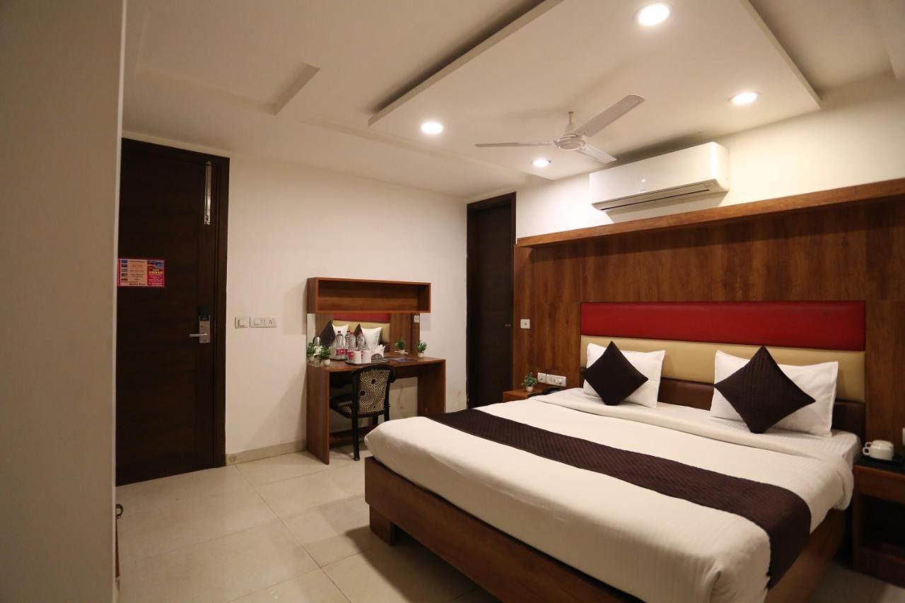 Hotel Sm Suits Near Delhi Airport-Unit By Grand Urban Luxury ニューデリー エクステリア 写真