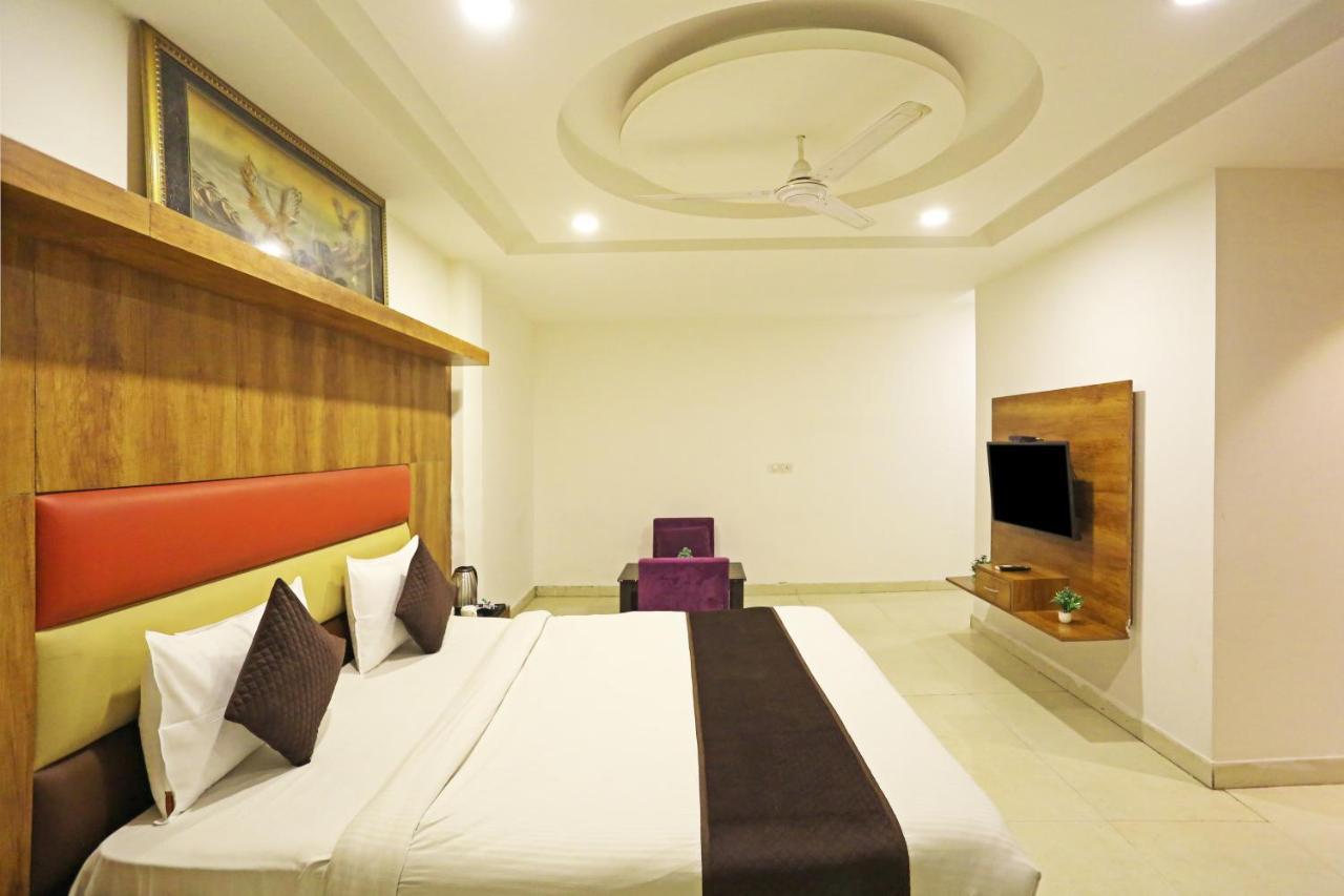Hotel Sm Suits Near Delhi Airport-Unit By Grand Urban Luxury ニューデリー エクステリア 写真