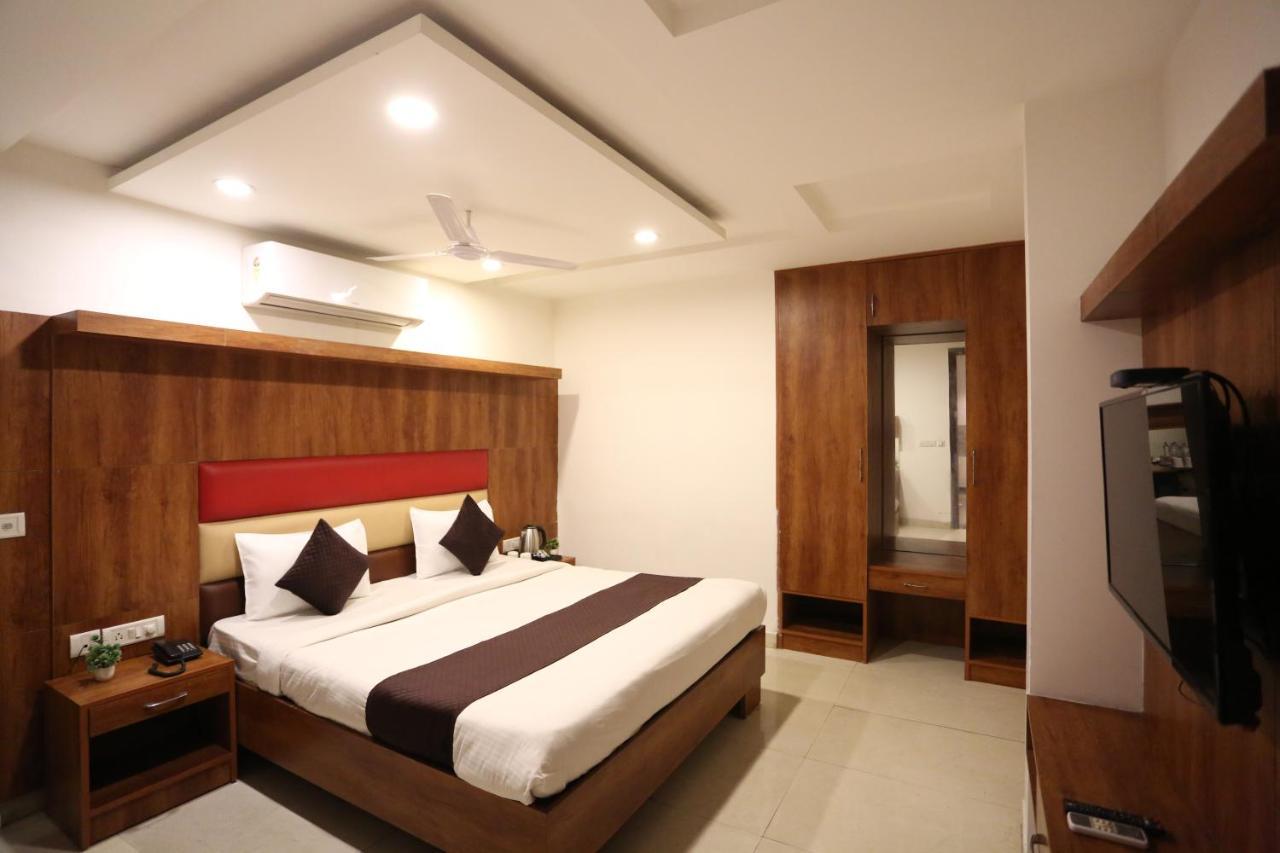 Hotel Sm Suits Near Delhi Airport-Unit By Grand Urban Luxury ニューデリー エクステリア 写真