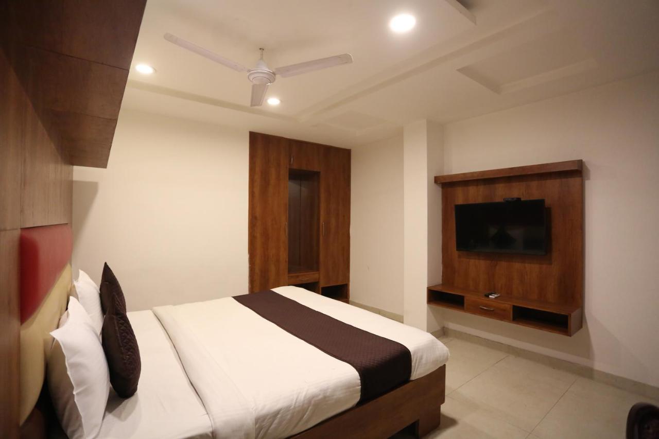 Hotel Sm Suits Near Delhi Airport-Unit By Grand Urban Luxury ニューデリー エクステリア 写真
